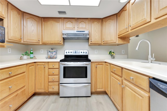 kitchen with visible vents, electric range, a sink, under cabinet range hood, and dishwashing machine