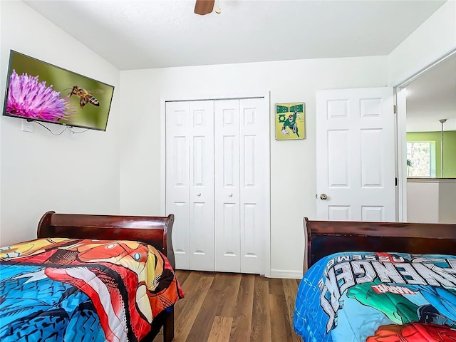 bedroom with a ceiling fan, dark wood finished floors, and a closet