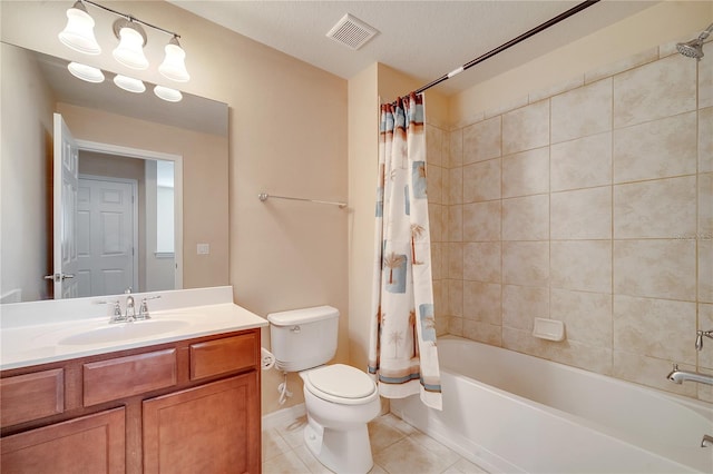 full bath featuring shower / tub combo with curtain, visible vents, toilet, vanity, and tile patterned flooring