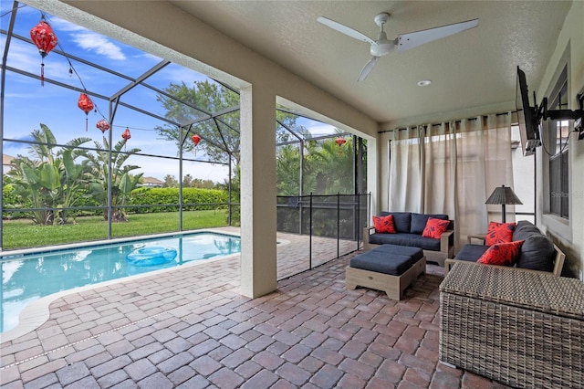 sunroom / solarium featuring a ceiling fan