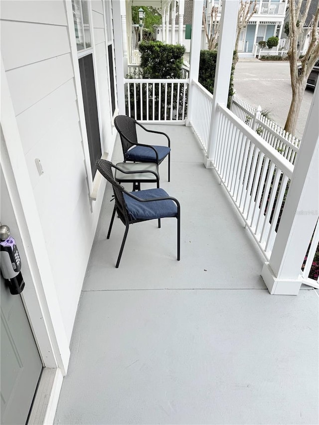 balcony featuring covered porch