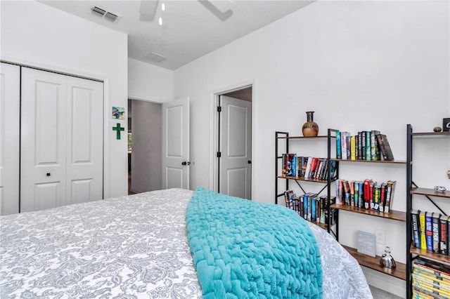 bedroom with ceiling fan, a closet, and visible vents