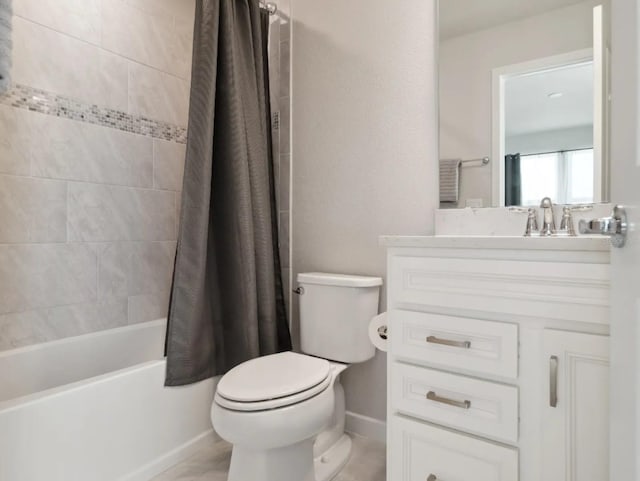 full bath with shower / bath combo, vanity, toilet, and baseboards