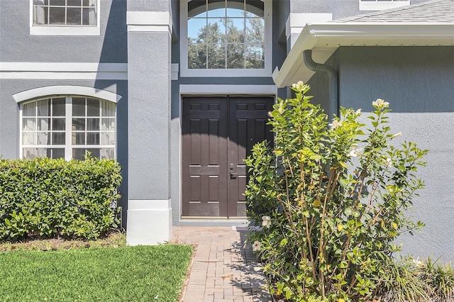 property entrance featuring stucco siding