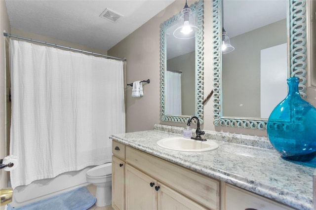 full bathroom featuring toilet, shower / bath combo, vanity, and visible vents