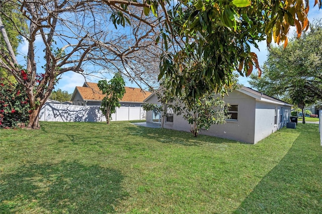 view of yard featuring fence