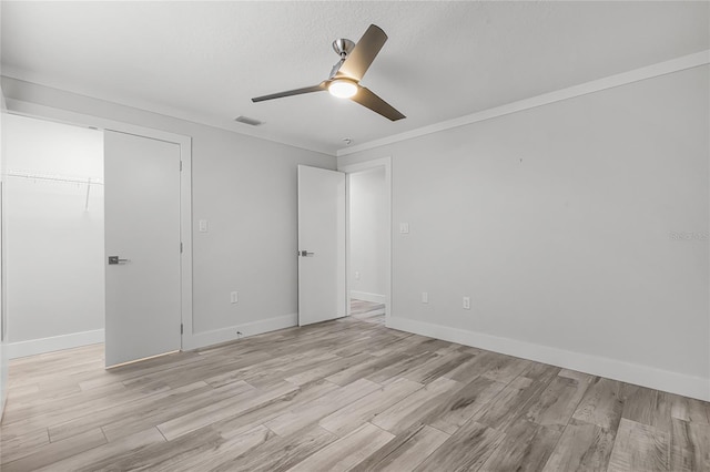 unfurnished bedroom featuring visible vents, baseboards, light wood-style flooring, a closet, and a ceiling fan