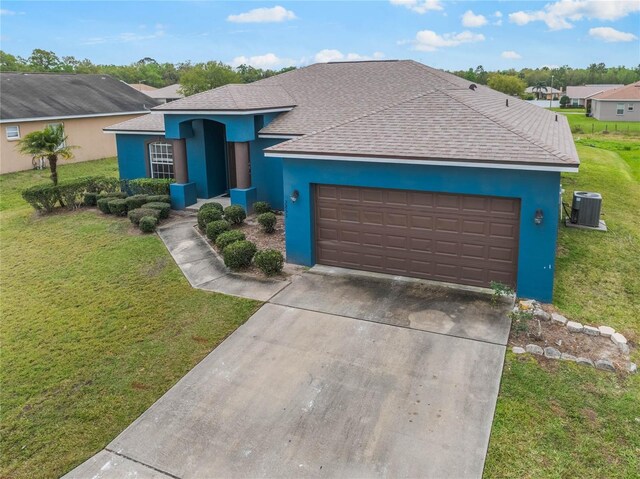 2851 Stonewood Cir, Lakeland, FL 33810 - view of front of property with a garage, a front lawn, and stucco siding