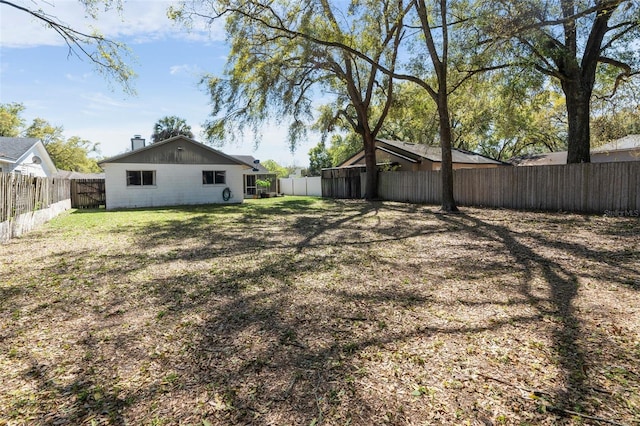 view of yard featuring a fenced backyard