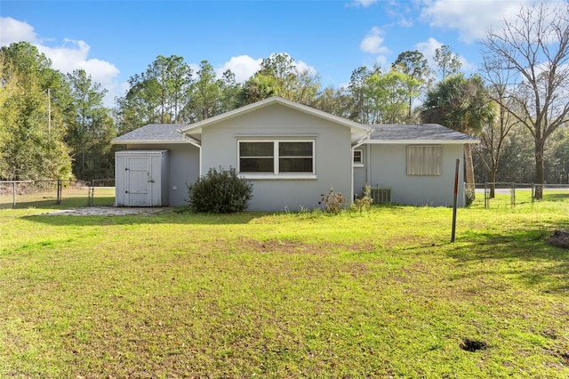 view of front of house featuring a front yard, a gate, and fence