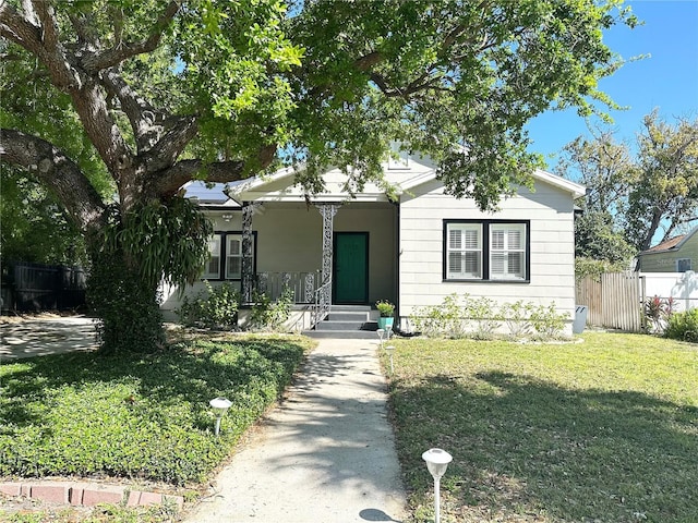 3025 W N A St, Tampa, FL 33609 - bungalow-style home with a front lawn, a porch, and fence