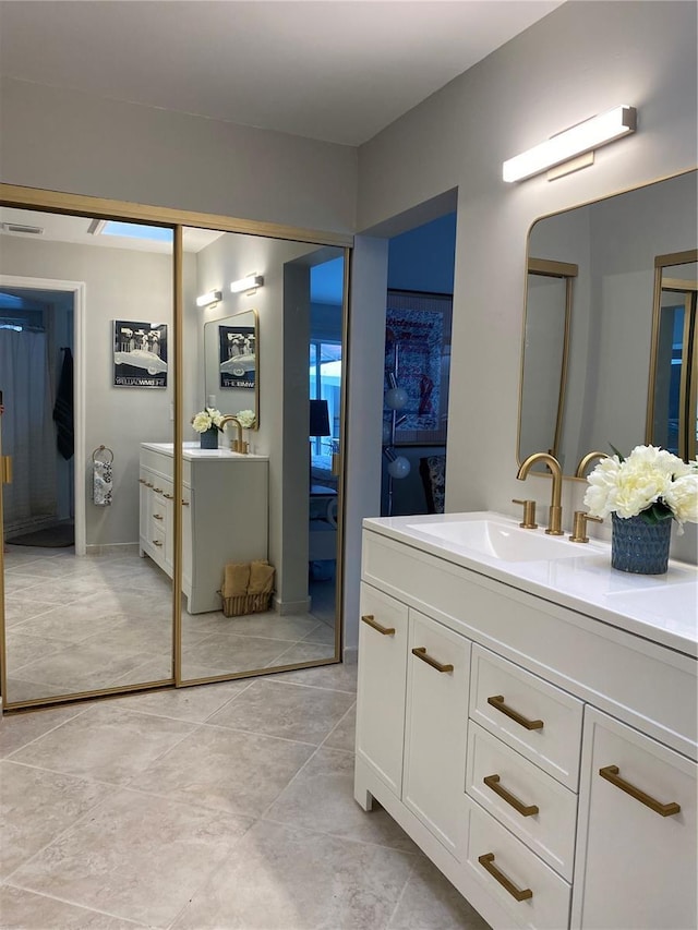 full bathroom featuring visible vents and vanity