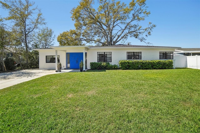 view of front of house with fence, a front lawn, and brick siding