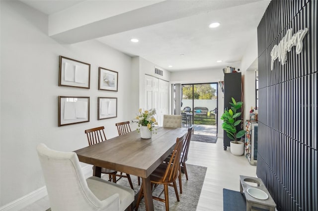 dining space featuring baseboards, light wood-style floors, visible vents, and recessed lighting