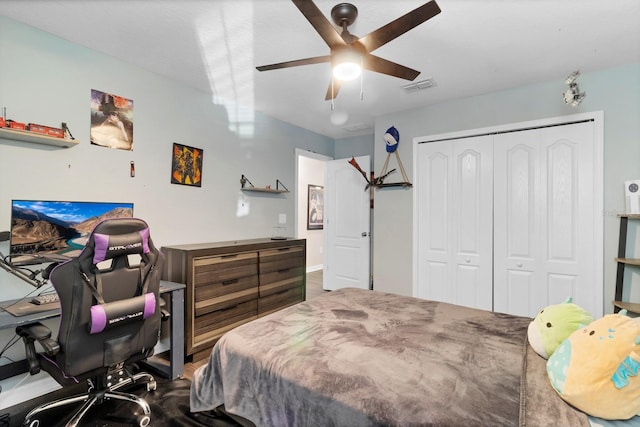 bedroom with a ceiling fan, visible vents, and a closet