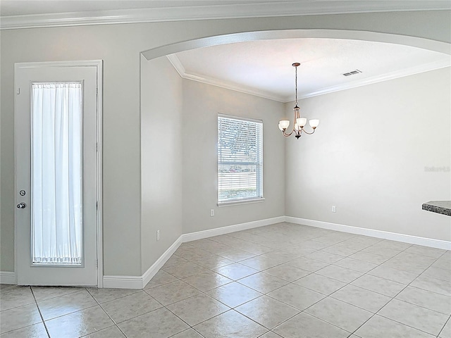 empty room with light tile patterned floors, baseboards, visible vents, crown molding, and a chandelier