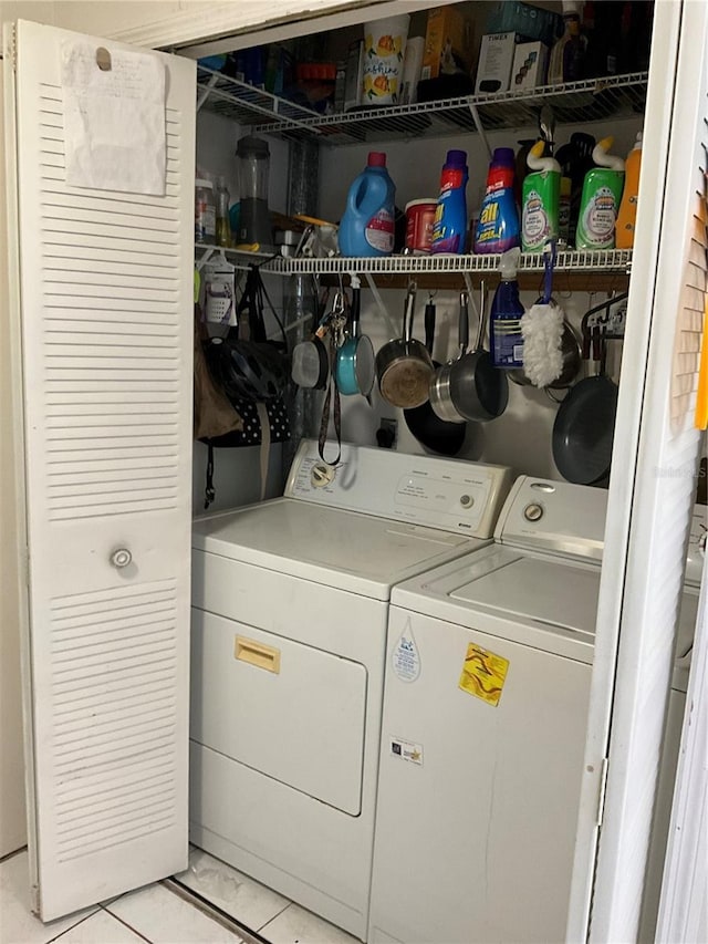 laundry room with laundry area and washing machine and clothes dryer