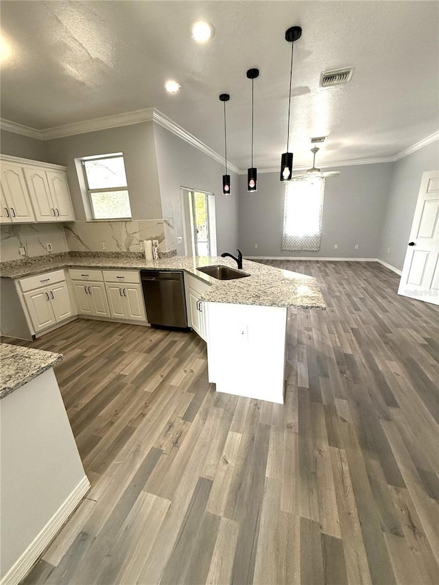 3206 Valerie Blvd, Sebring, FL 33870 - kitchen with dishwashing machine, a peninsula, a sink, and a healthy amount of sunlight