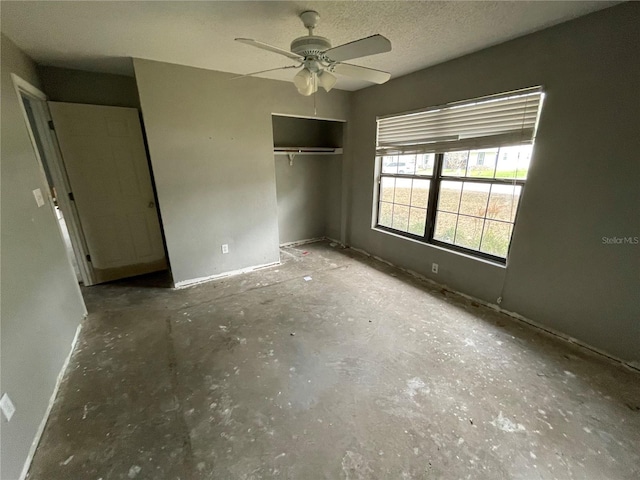 unfurnished bedroom featuring a textured ceiling, a closet, a ceiling fan, and baseboards