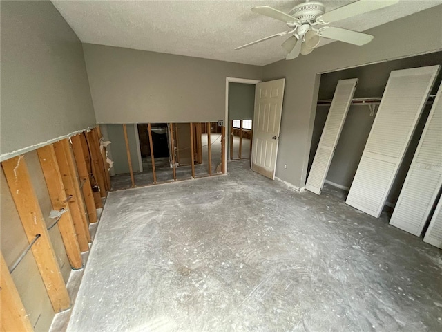 unfurnished bedroom featuring a textured ceiling, ceiling fan, and a closet