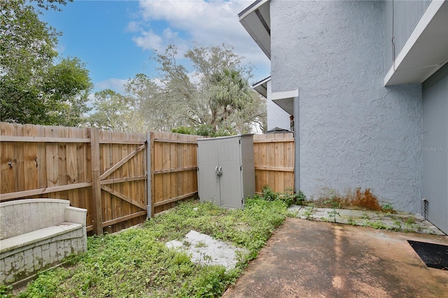 view of yard featuring a gate and fence