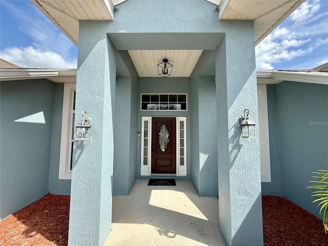 view of exterior entry featuring stucco siding