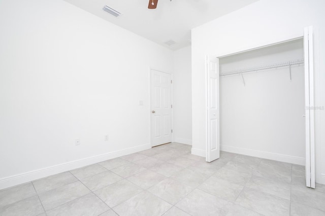 unfurnished bedroom featuring ceiling fan, a closet, visible vents, and baseboards