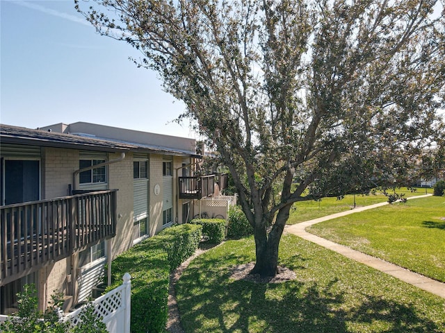 view of property's community featuring a yard