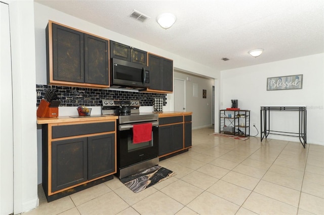 kitchen featuring stainless steel appliances, light countertops, visible vents, and decorative backsplash