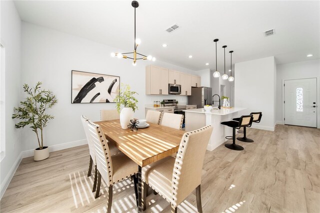 808 Tedder Rd SE, Palm Bay, FL 32909 - dining area with light wood-style flooring, visible vents, baseboards, and recessed lighting