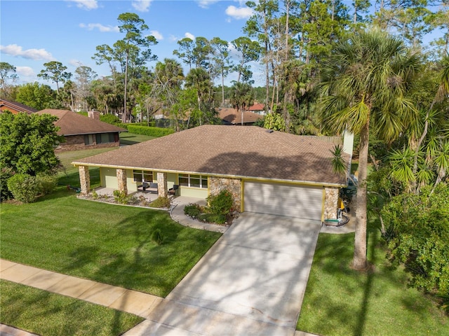 view of front of home featuring a front lawn, a garage, driveway, and roof with shingles