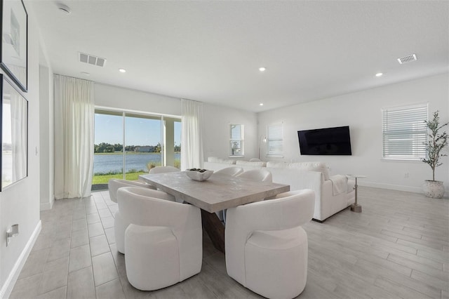 dining space with recessed lighting, visible vents, and baseboards