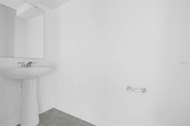 bathroom with baseboards