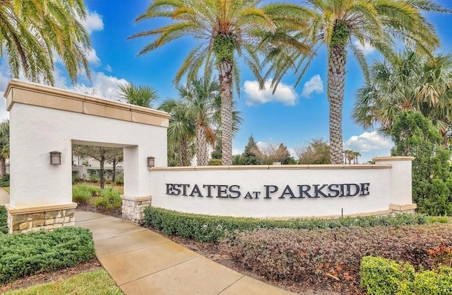 view of community / neighborhood sign