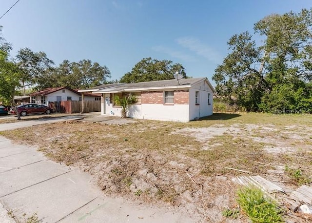 ranch-style house with fence