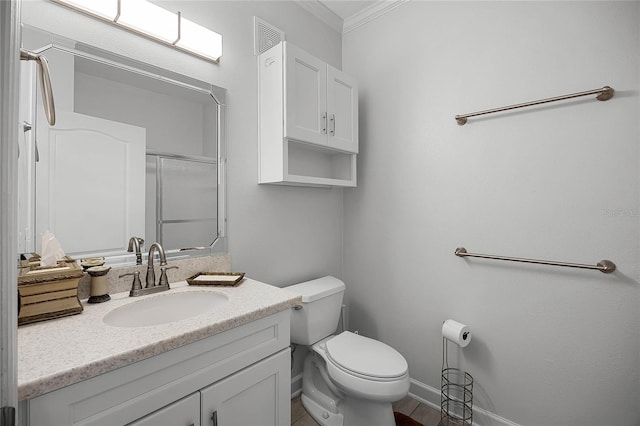 full bath with baseboards, a shower, toilet, crown molding, and vanity