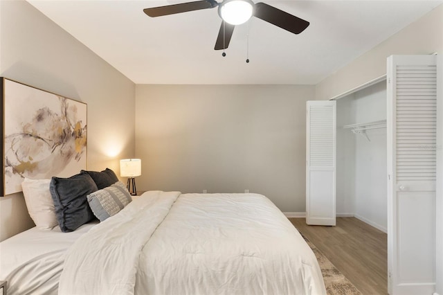 1920 E Edgewood Dr Unit A5, Lakeland, FL 33803 - bedroom featuring wood finished floors, a ceiling fan, and a closet