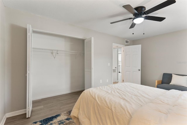 1920 E Edgewood Dr Unit A5, Lakeland, FL 33803 - bedroom with wood finished floors, a closet, and a ceiling fan
