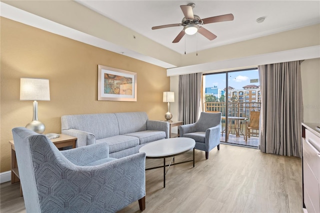 living area featuring light wood-type flooring and ceiling fan