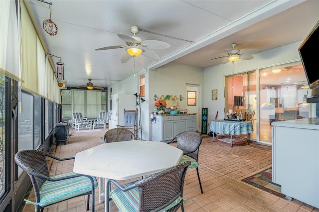 sunroom / solarium with ceiling fan