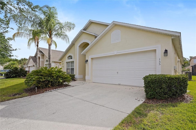 view of front of house featuring stucco siding, an attached garage, and concrete driveway