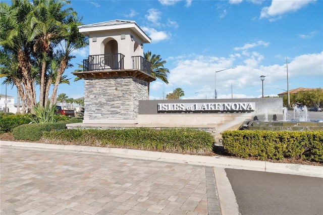 view of community / neighborhood sign