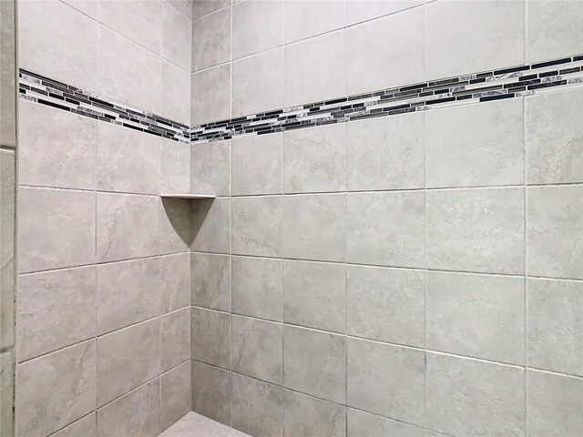 details with a tile shower