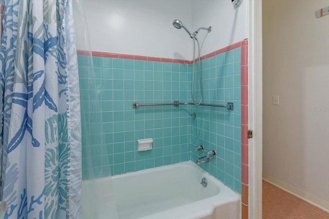 bathroom featuring shower / bathtub combination with curtain and baseboards