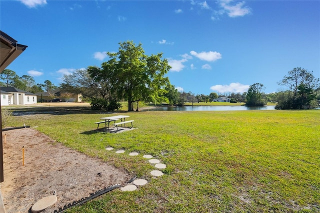 view of yard featuring a water view