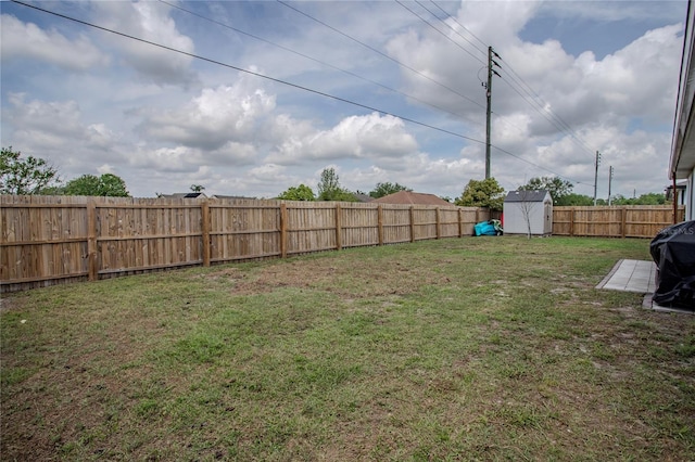 2720 Bancroft Blvd, Orlando, FL 32833 - view of yard with a fenced backyard, an outdoor structure, and a shed