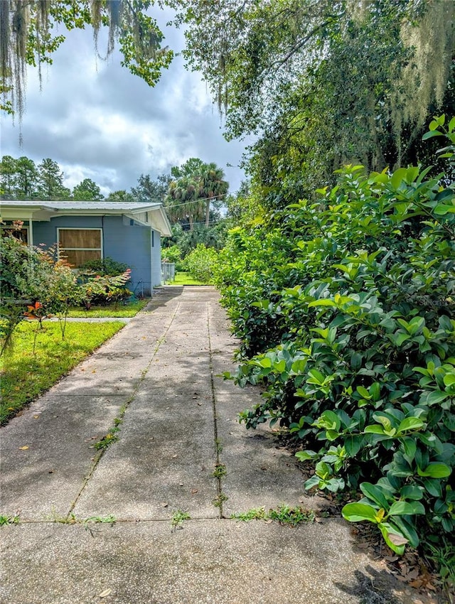 view of side of property featuring driveway