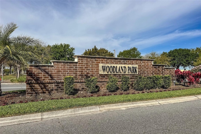 view of community / neighborhood sign