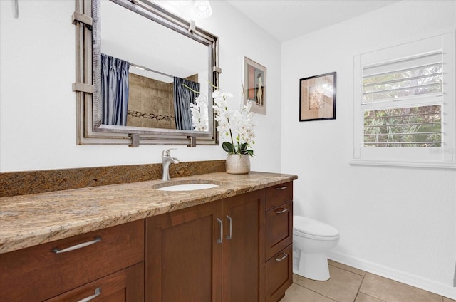 full bathroom featuring tile patterned flooring, toilet, a shower with shower curtain, vanity, and baseboards