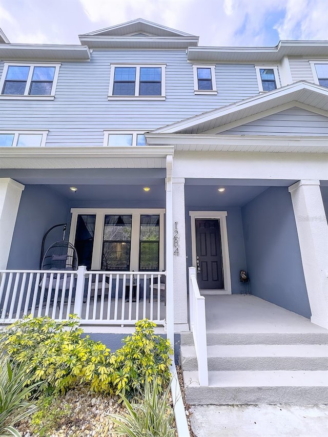 property entrance featuring a porch